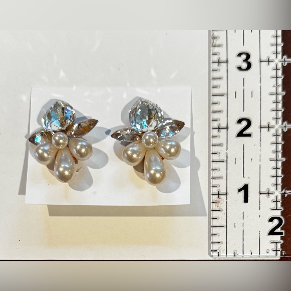 Elegant Pearl and Crystal Earrings